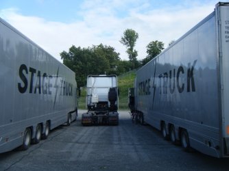 2009-06-07_01_two_and_a_half_stage_trucks.jpg
